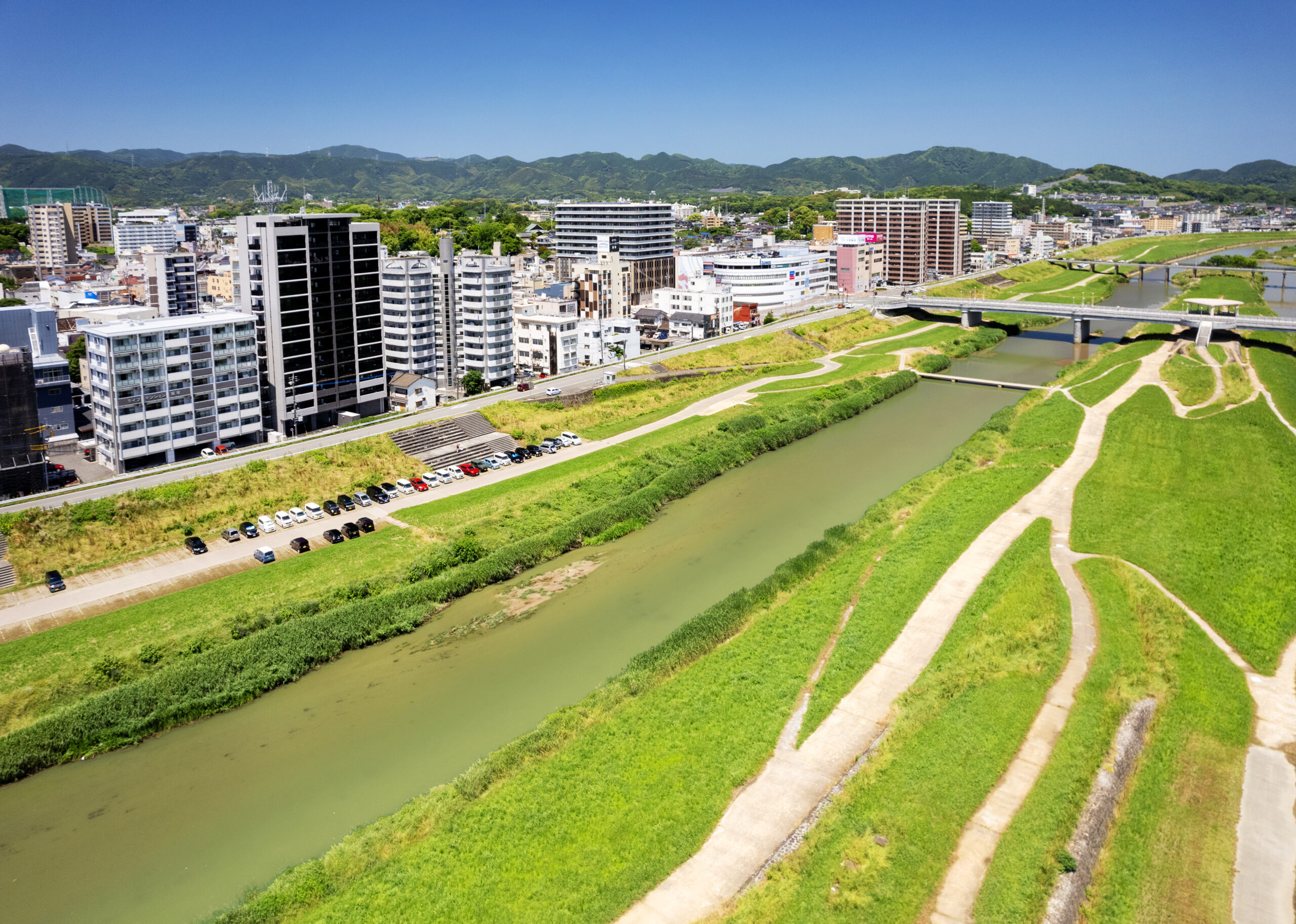 遠賀川からの外観